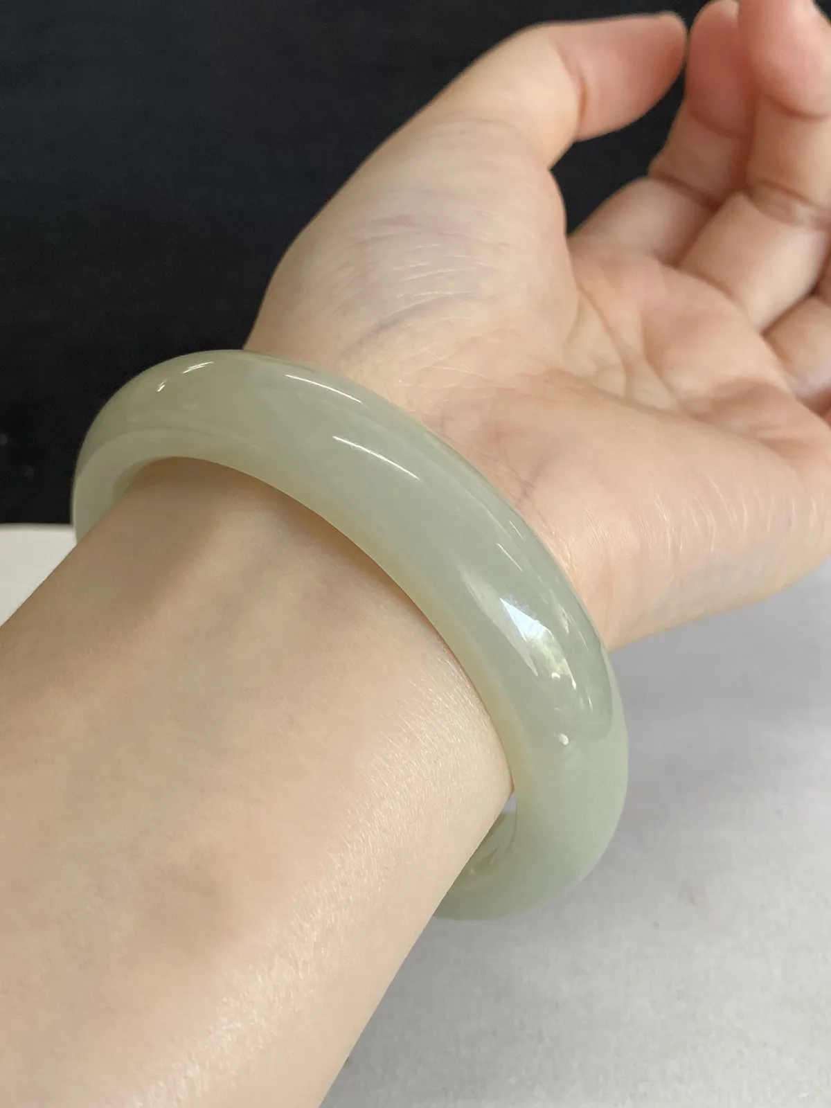 正圈58.5圈口，和田玉手镯