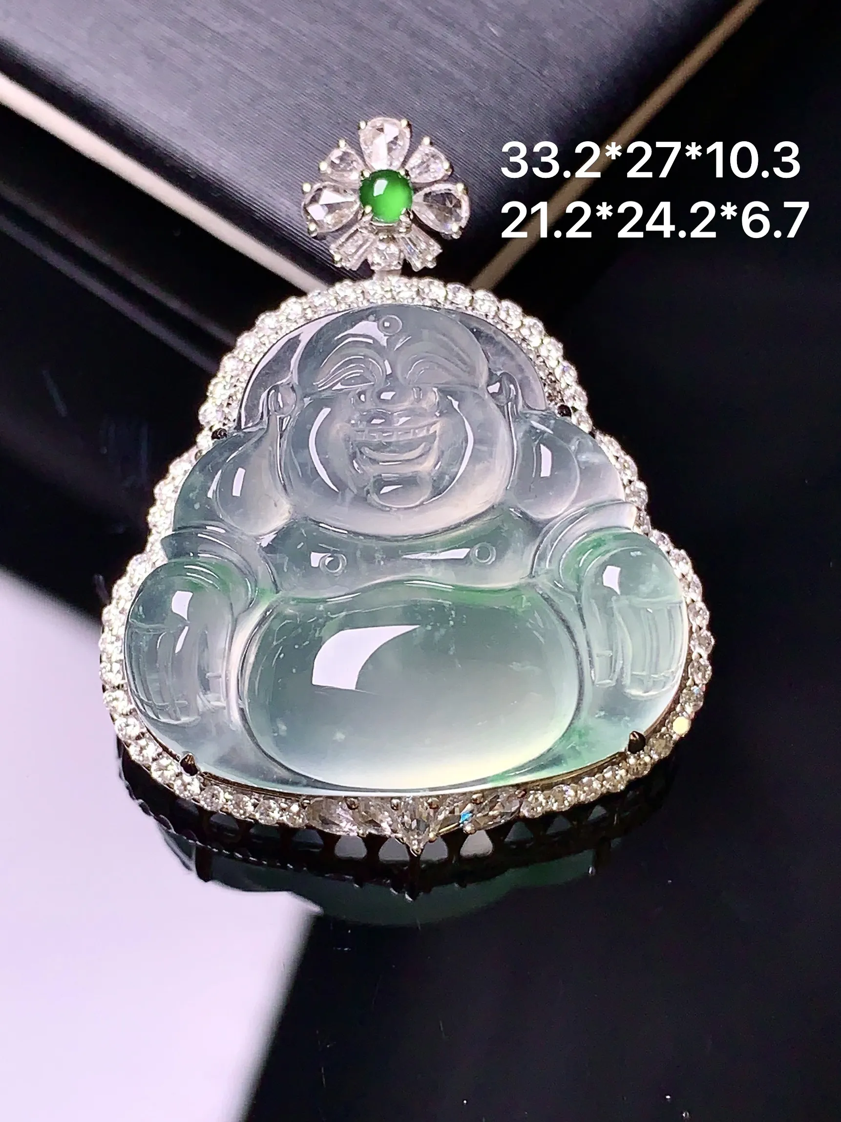 18k金钻镶嵌吊坠 玉质细腻 色泽清新艳丽 整体尺寸33.2*27*10.3