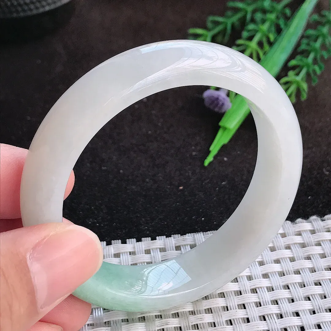 天然a货翡翠51/13.4/7.8老坑精美温润飘绿手镯小圈口翡翠玉镯美人镯