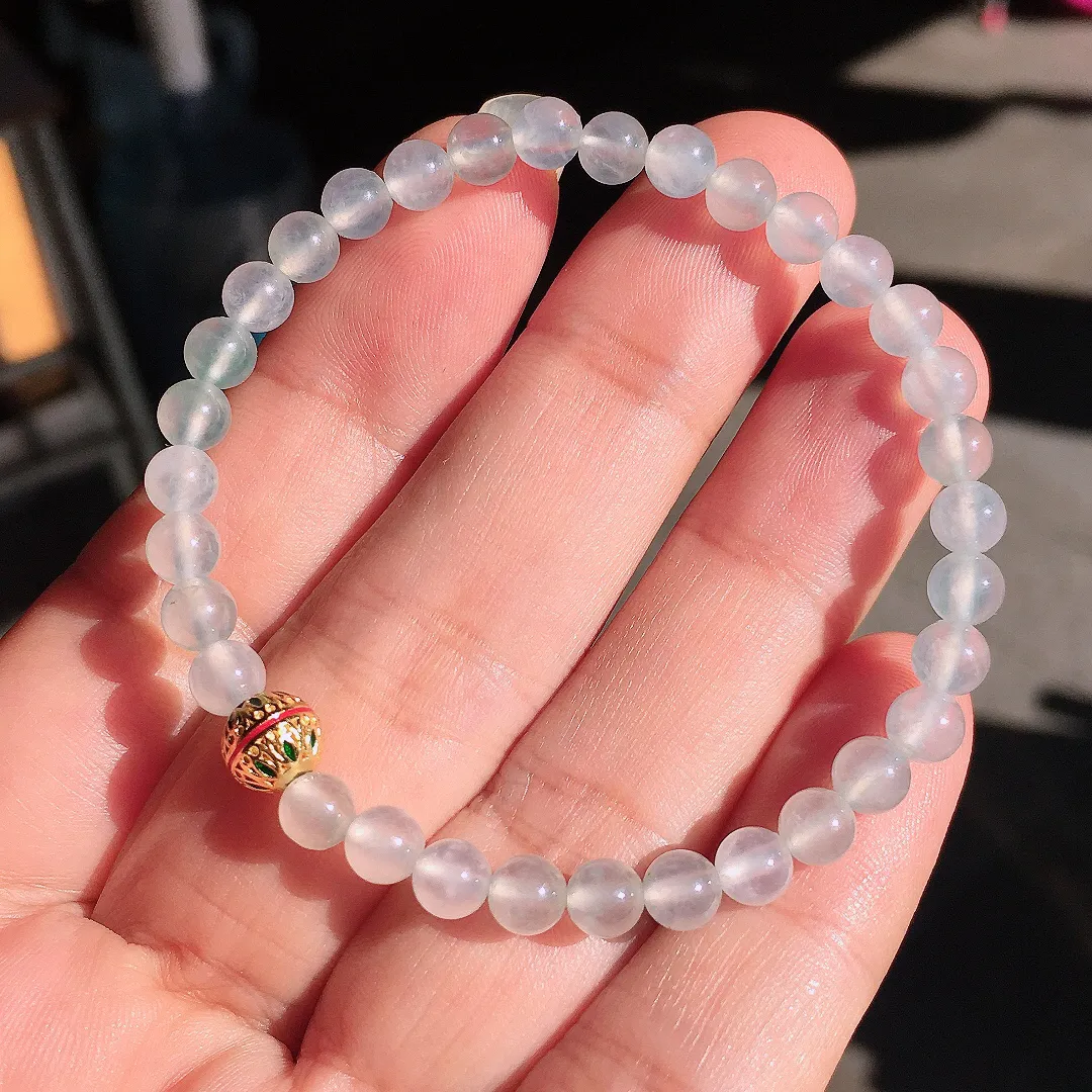 冰种珠子手串，玉质细腻，荧光感超
强，饱满圆润，尽显优雅气质，