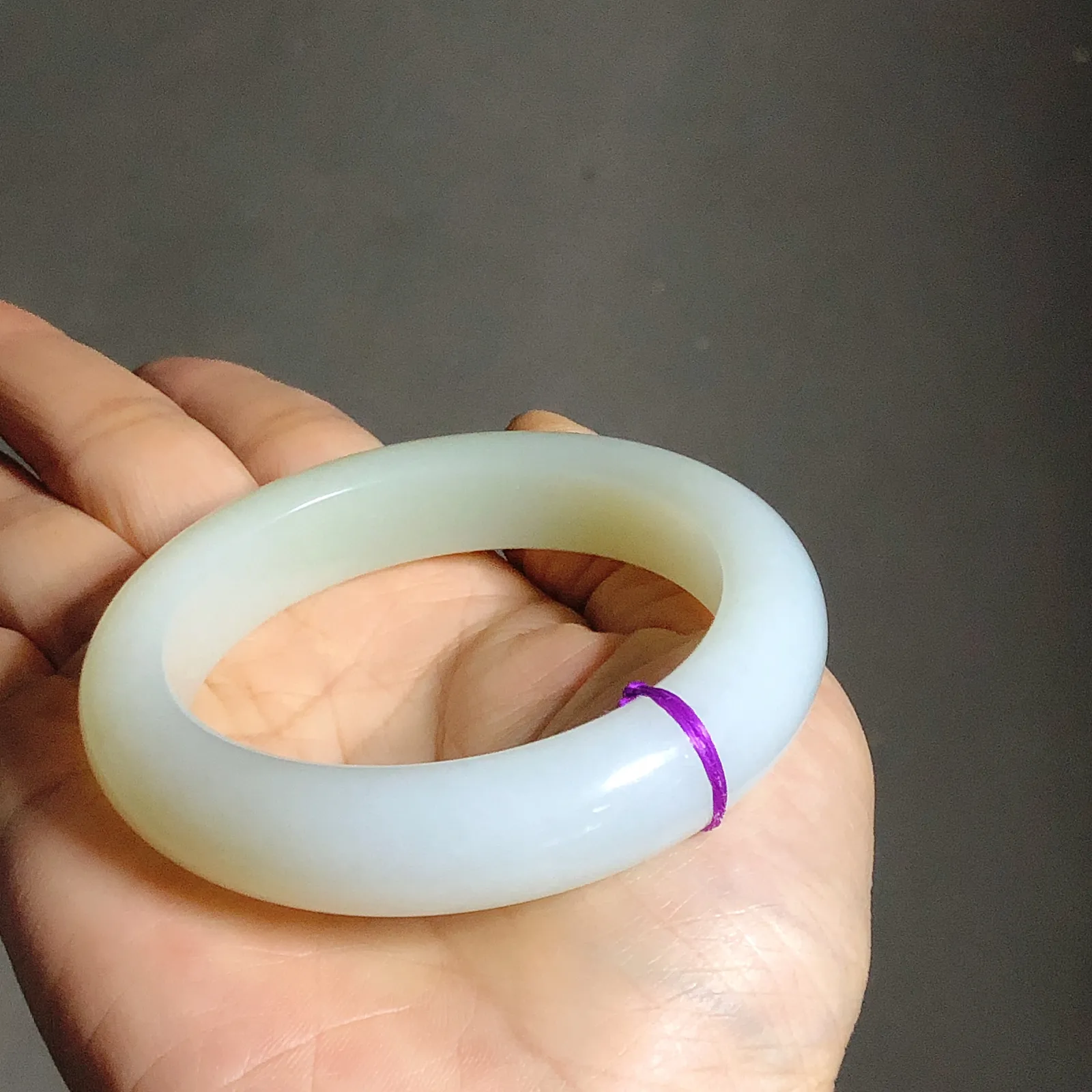 和田玉老坑翠青57手镯57圈口宽14.3重75.1克 半山半水手镯 白度一级无裂无杂 脂脂粉好玉质细