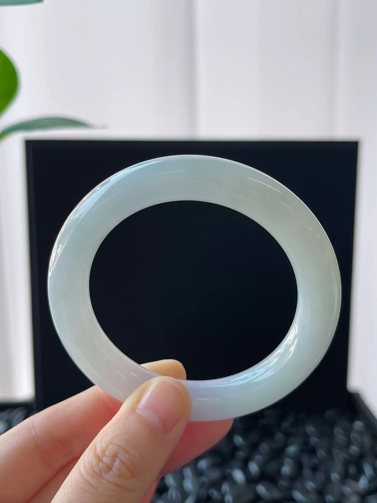 圆镯51圈口，翡翠冰糯种淡春彩手镯