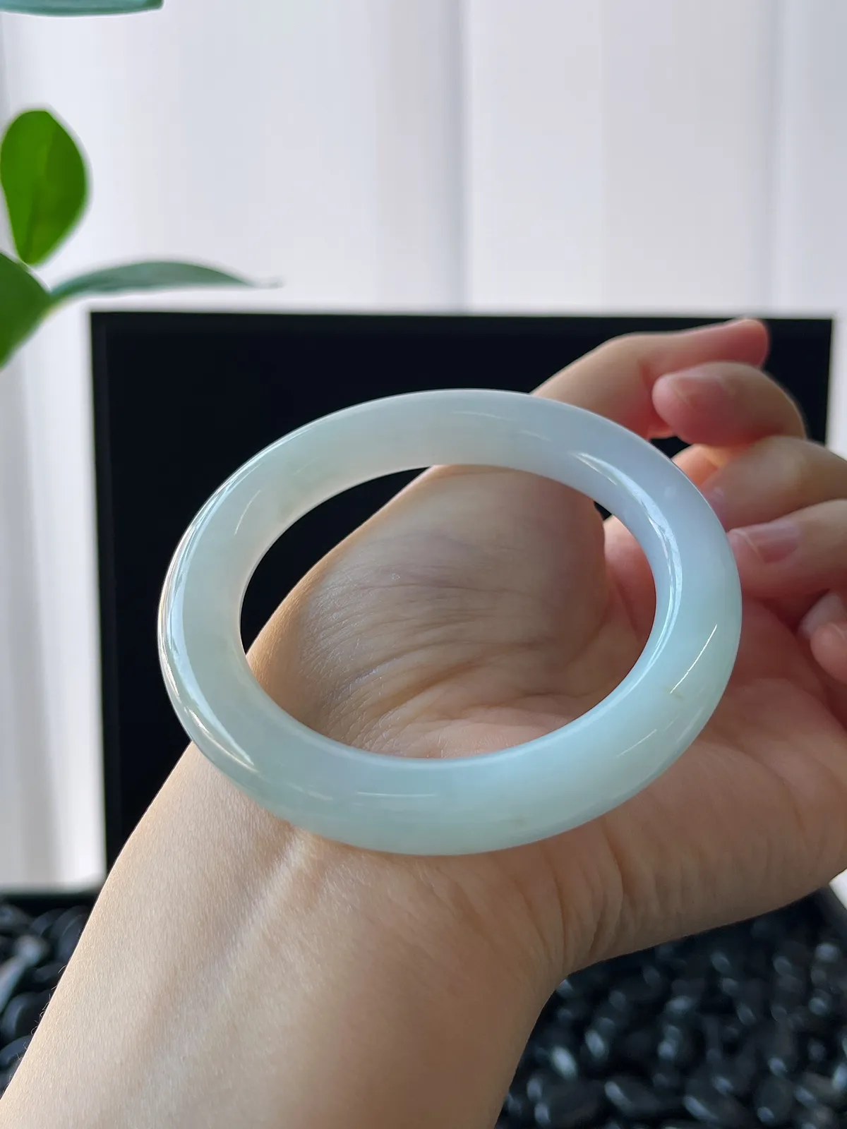 圆镯51圈口，翡翠冰糯种淡春彩手镯