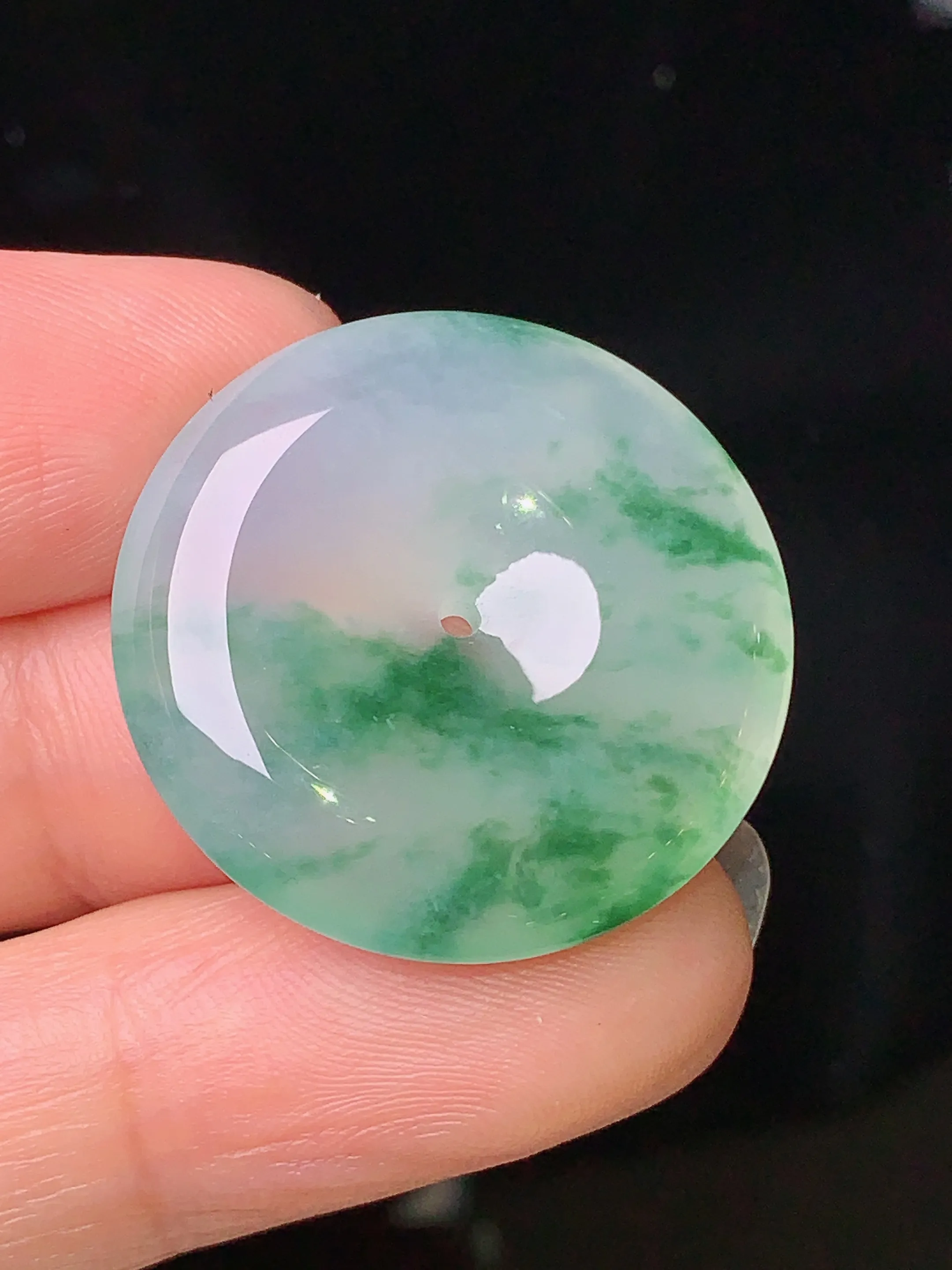 冰种飘绿平安扣吊坠 玉质细腻 色泽清新艳丽 整体尺寸25.5*5.6