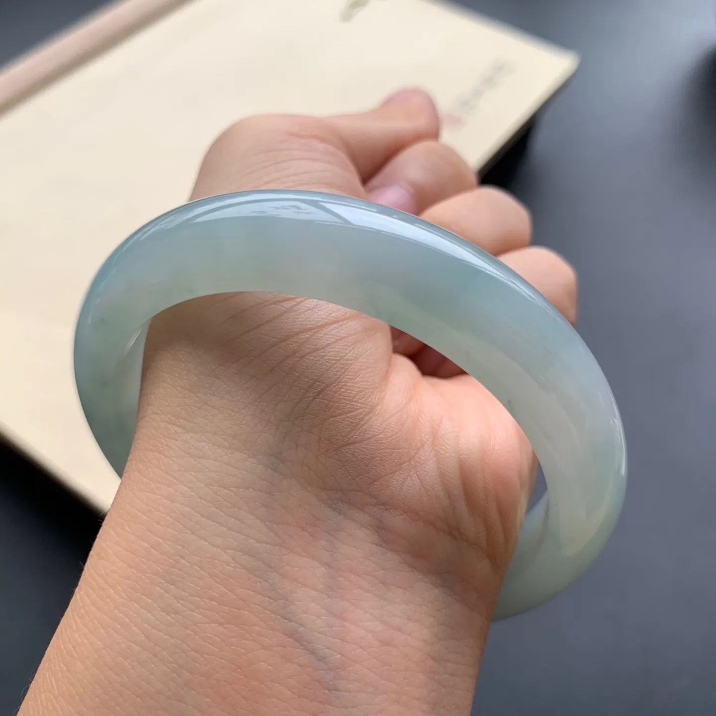 59圈口冰飘花正圈手镯 尺寸：59-12.8-8.5，无纹裂，水润起胶，细腻光滑