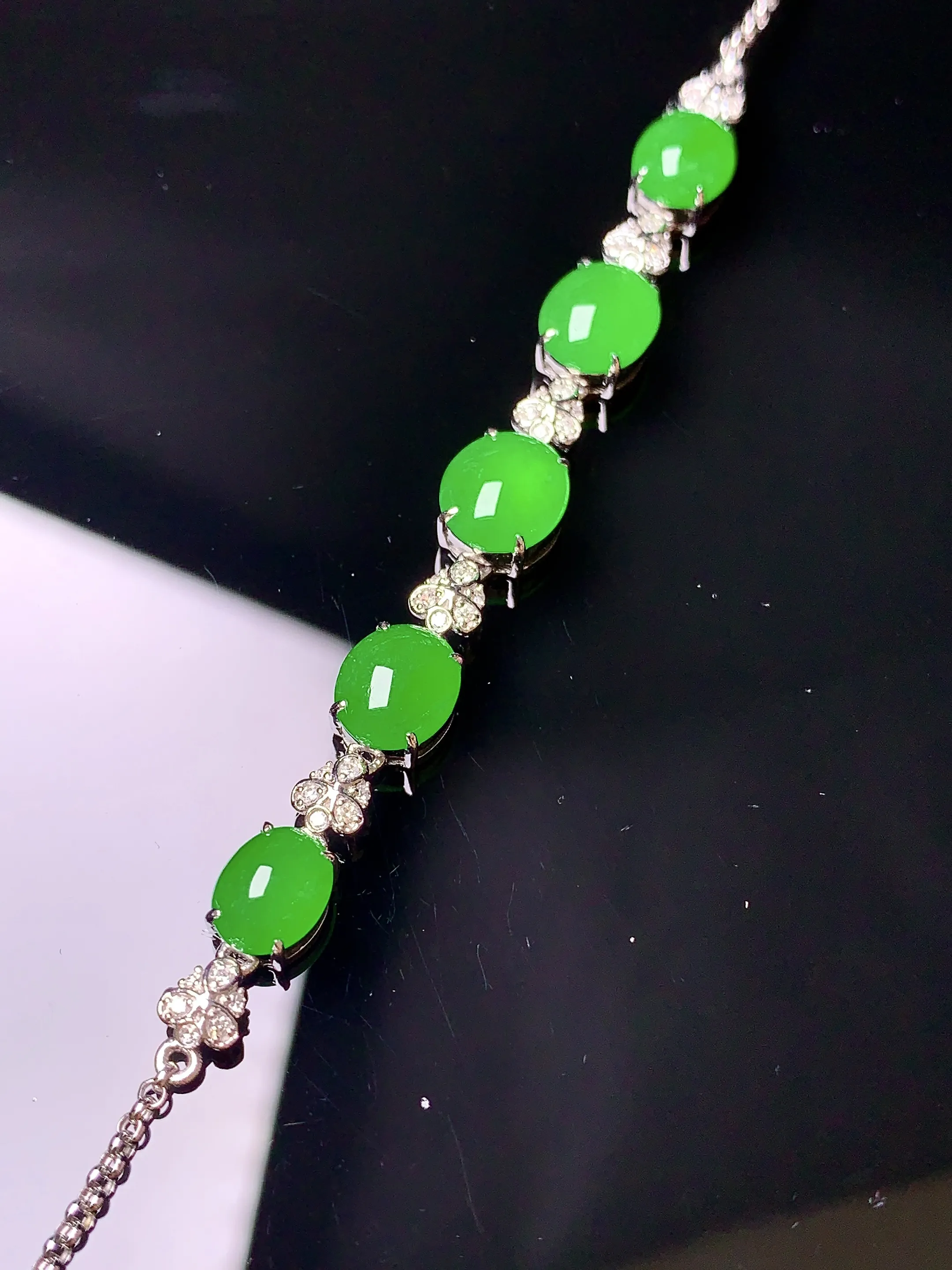 18k金钻镶嵌满绿蛋面手链 玉质细腻 色泽艳丽 整体尺寸66.6*6.6*4.7