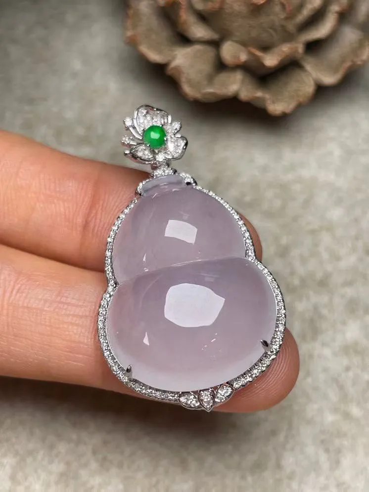 冰种葫芦吊坠、真金真钻镶嵌，种水好，玉质细腻 .裸石尺寸 26.0*19.7