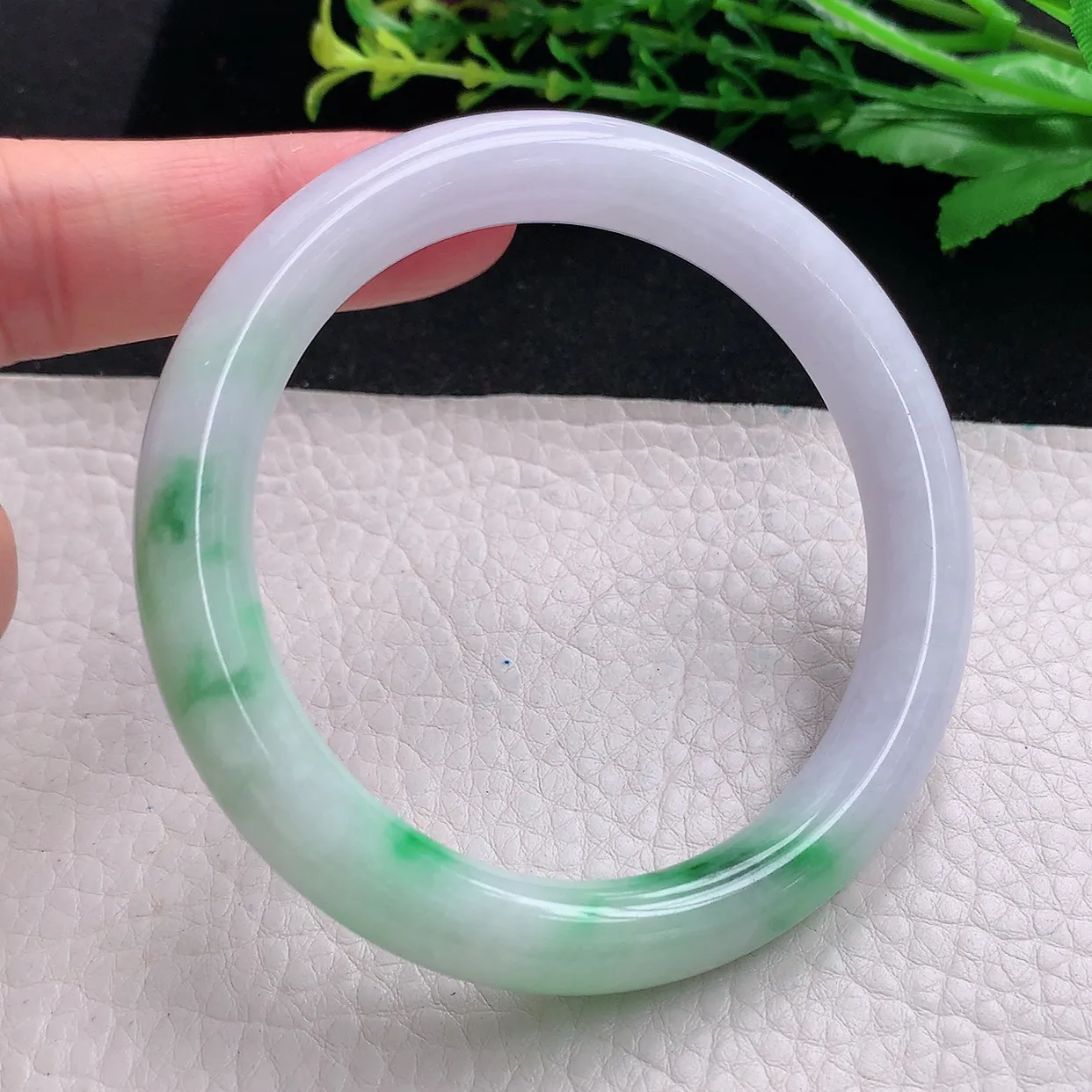 yh自然光59*10.3*9.6美人镯 天然缅甸翡翠a货飘阳绿高雅圆条玉镯子 玉手环