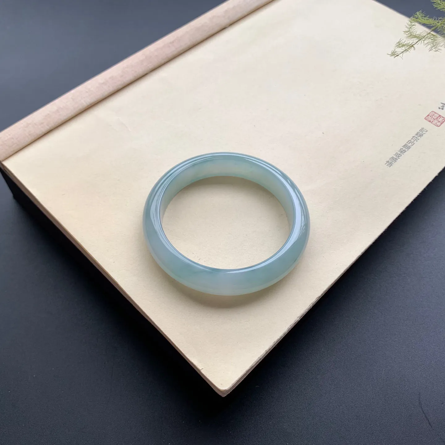 59圈口冰飘花正圈手镯 尺寸：59-12.8-8.5，无纹裂，水润起胶，细腻光滑