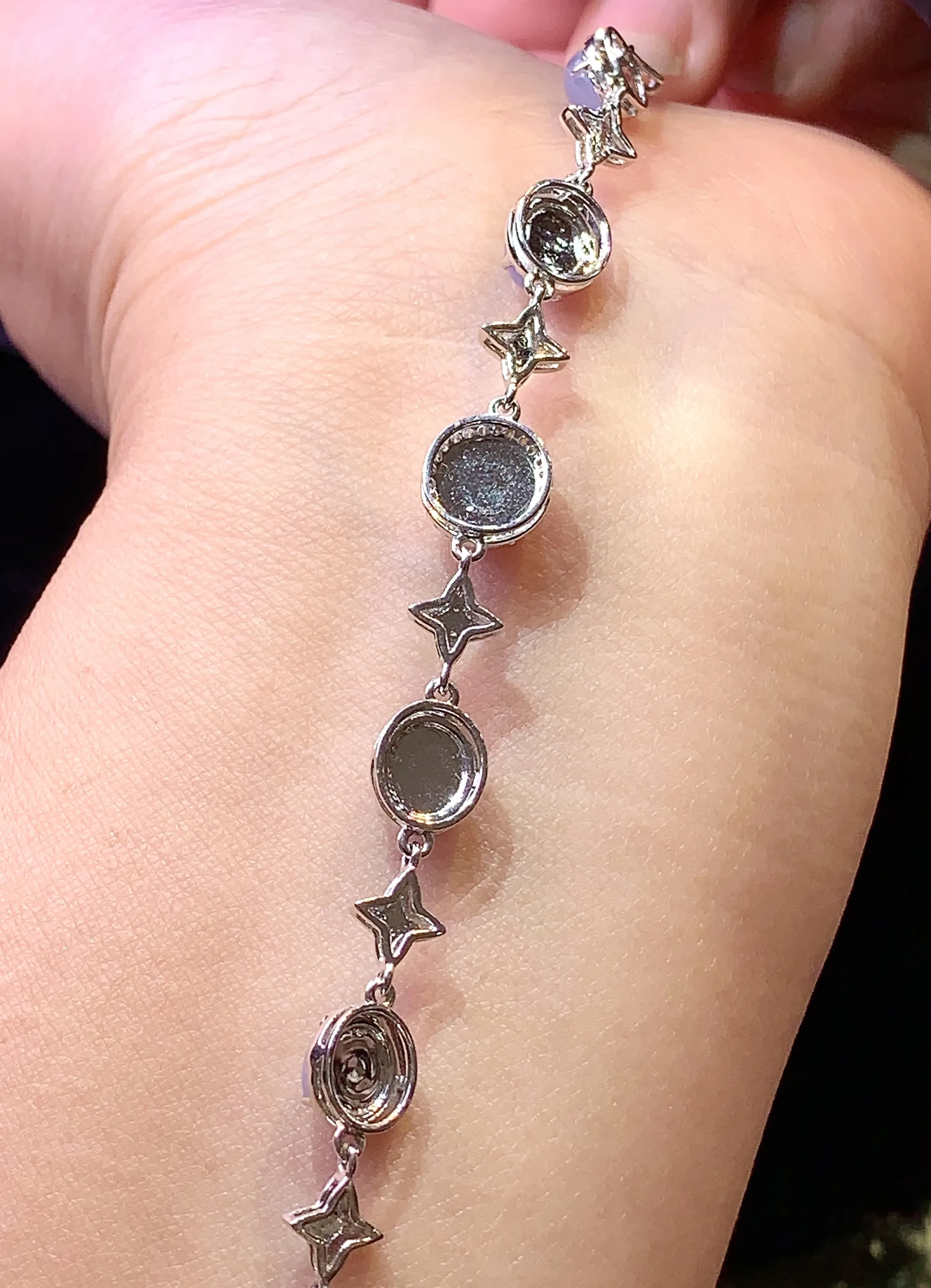 18k金钻镶嵌紫罗兰蛋面手链 玉质细腻 色泽艳丽 整体尺寸96*8*5