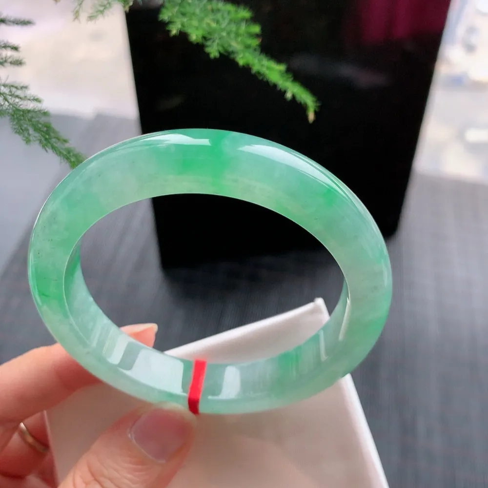 正圈高冰阳绿 无瑕 尺寸:56.7/11.5/8.6 种色俱佳