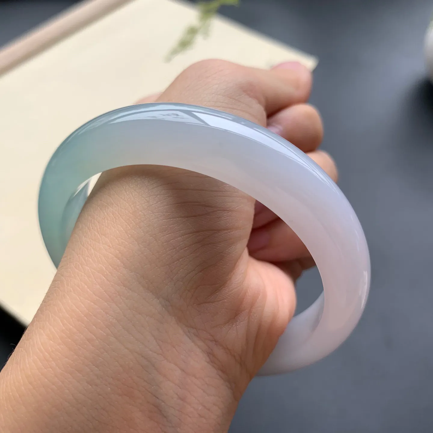 60.3圈口冰晴底正圈手镯 尺寸：60.3-13.3-8.5，无纹裂，水润光滑，细腻起胶