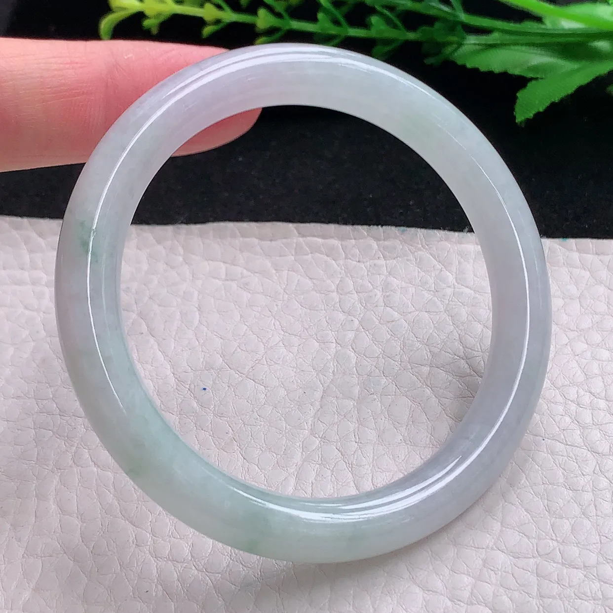 n自然光54.5*8.3美人镯 天然缅甸翡翠a货冰飘花清秀圆条玉镯子 叮当镯