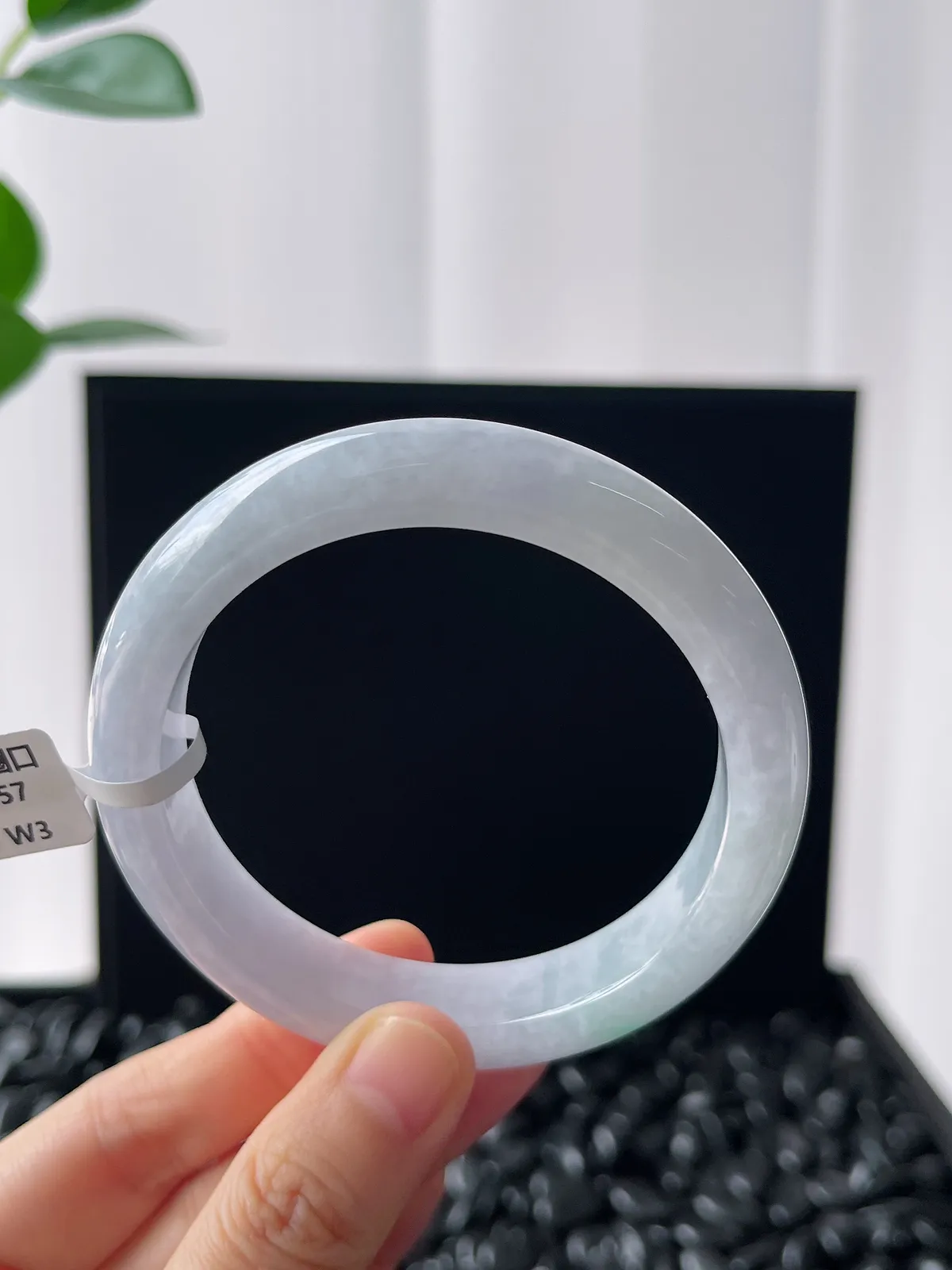 正圈57圈口，翡翠糯化种浅紫色手镯