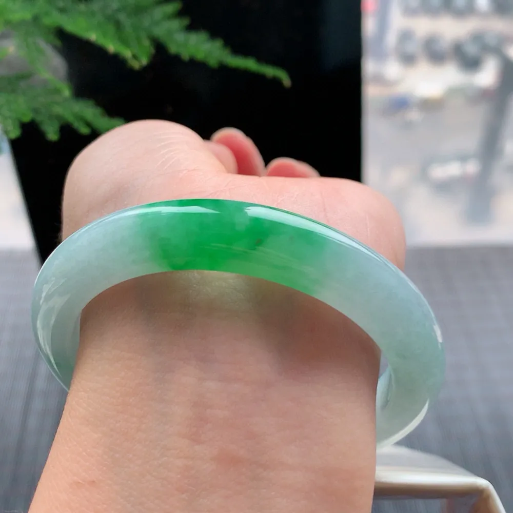 正圈冰阳绿 无瑕 尺寸:56.6/10.9/8.8 种色兼备