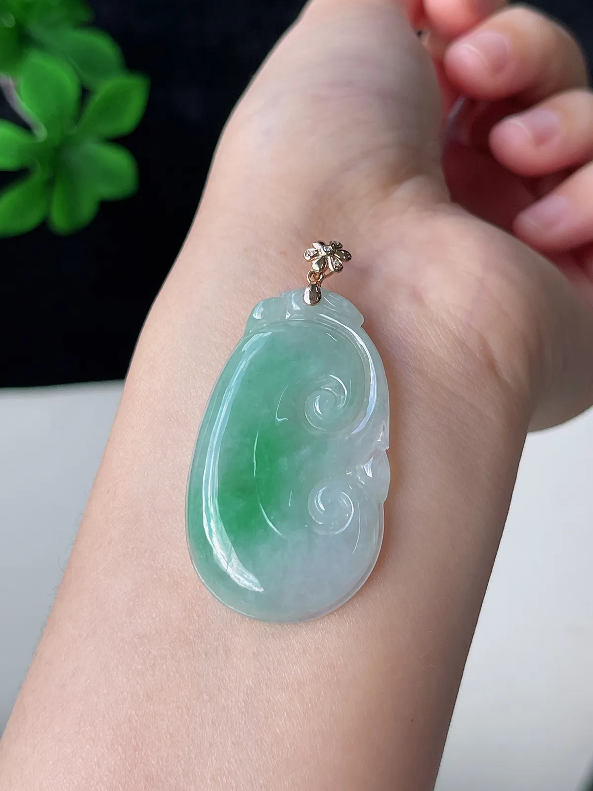 翡翠糯化种飘绿如意