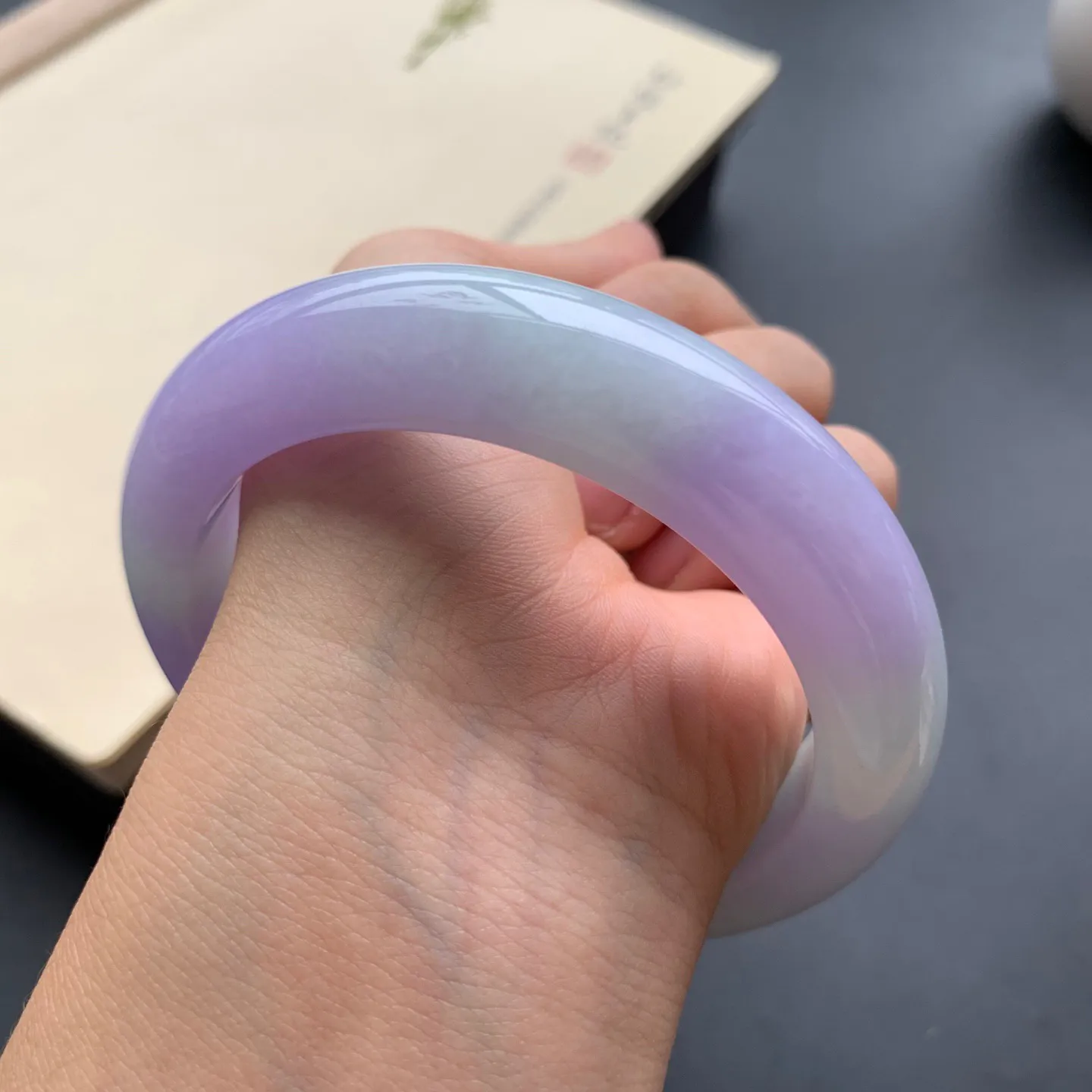 60.5圈口紫罗兰正圈手镯 尺寸：60.5-14-10，无纹裂，色泽仙美，版型厚装