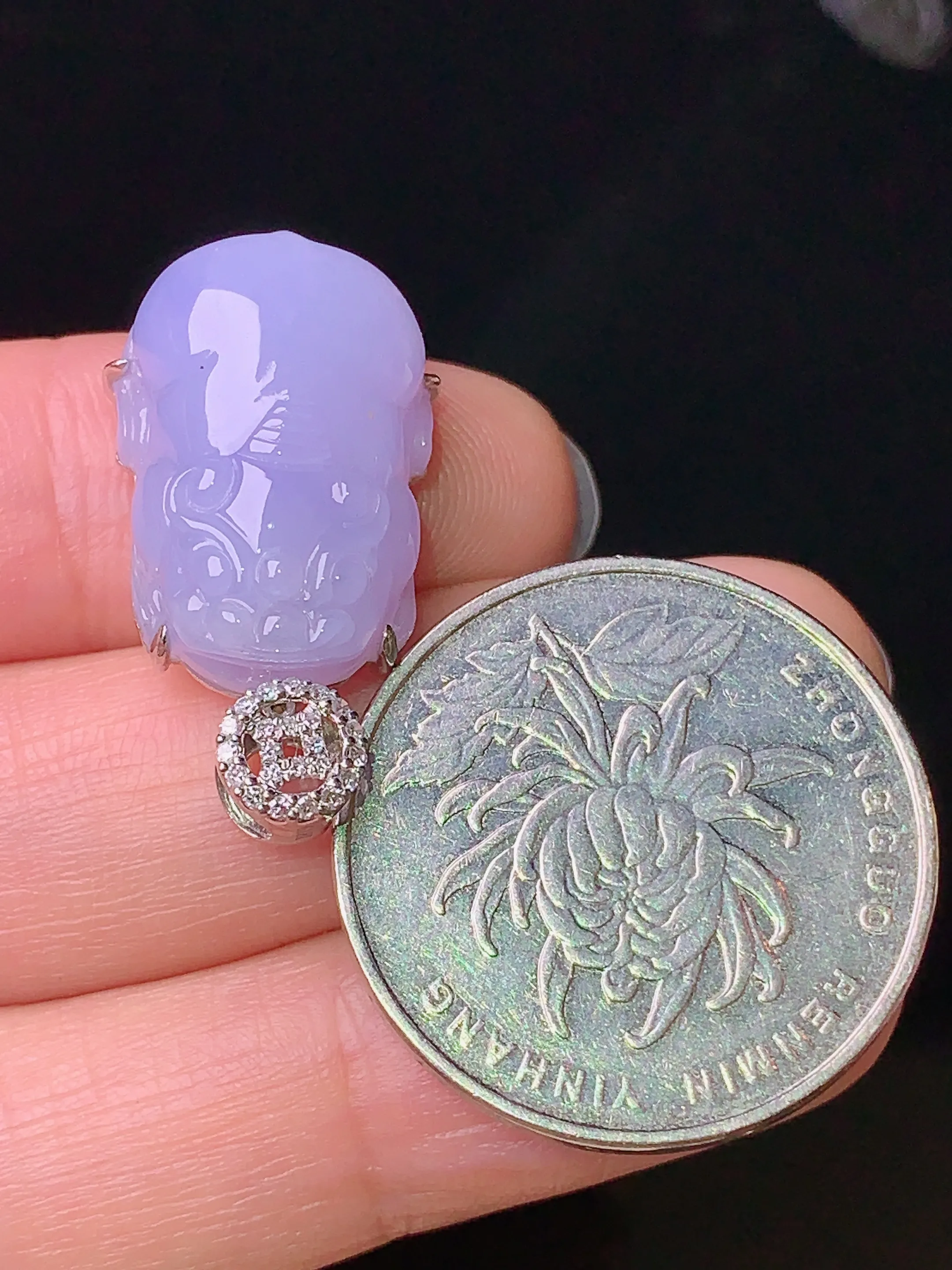 18k金钻镶嵌紫罗兰貔貅吊坠 玉质细腻 色泽艳丽 整体尺寸26*13.5*8.5