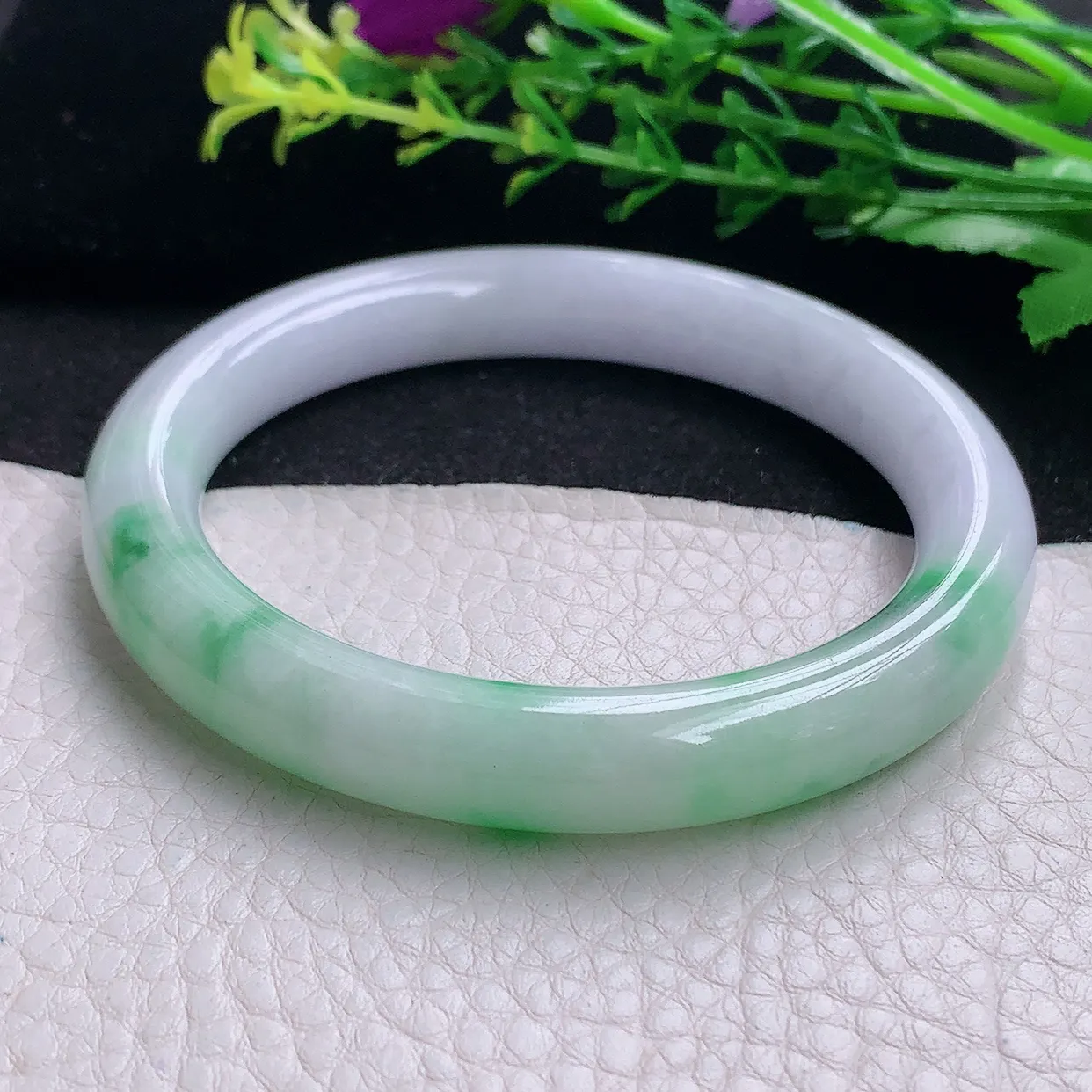 yh自然光59*10.3*9.6美人镯 天然缅甸翡翠a货飘阳绿高雅圆条玉镯子 玉手环