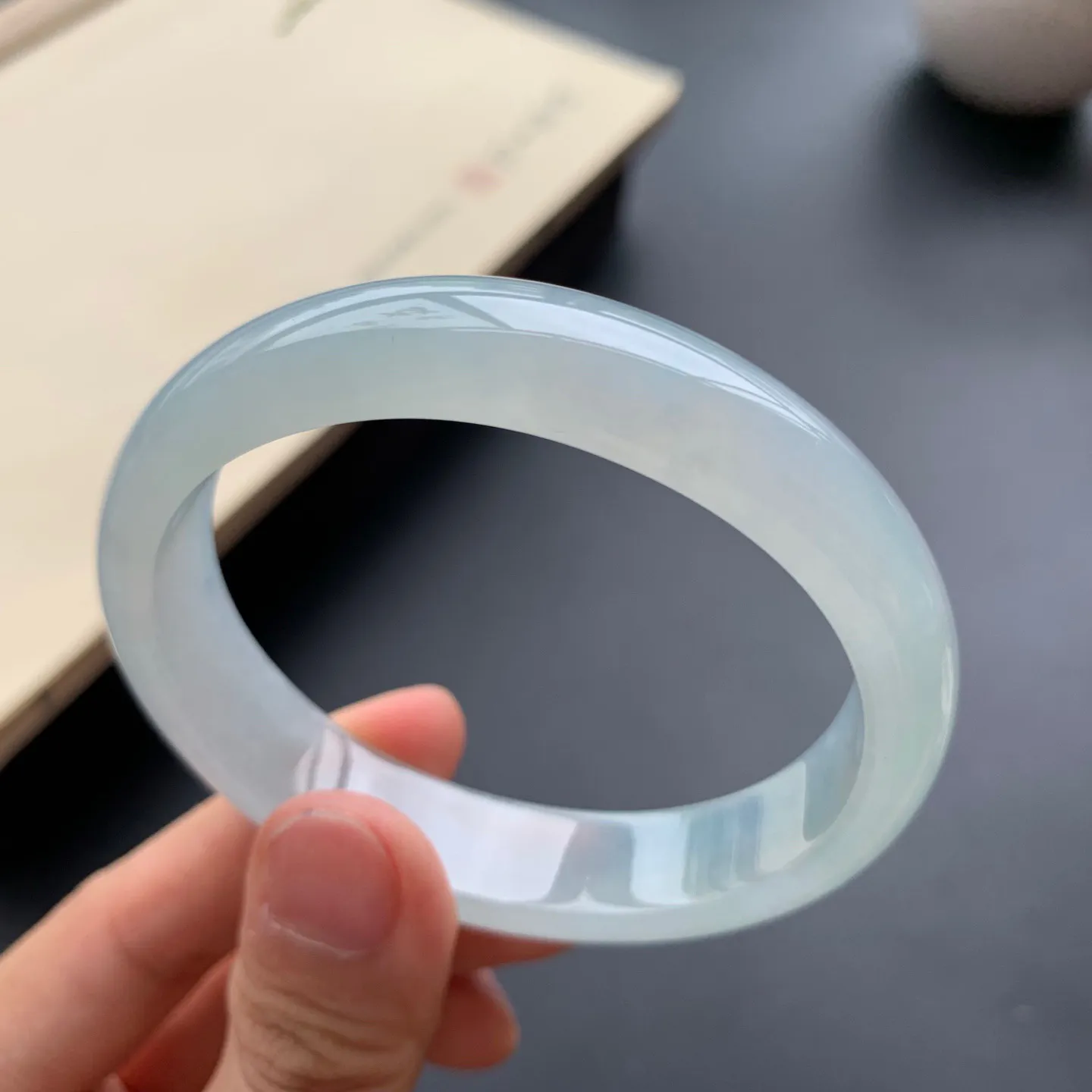 55圈口冰种贵妃手镯 尺寸：55-48.5-13-6.8，无纹裂，水润起胶，白净透亮