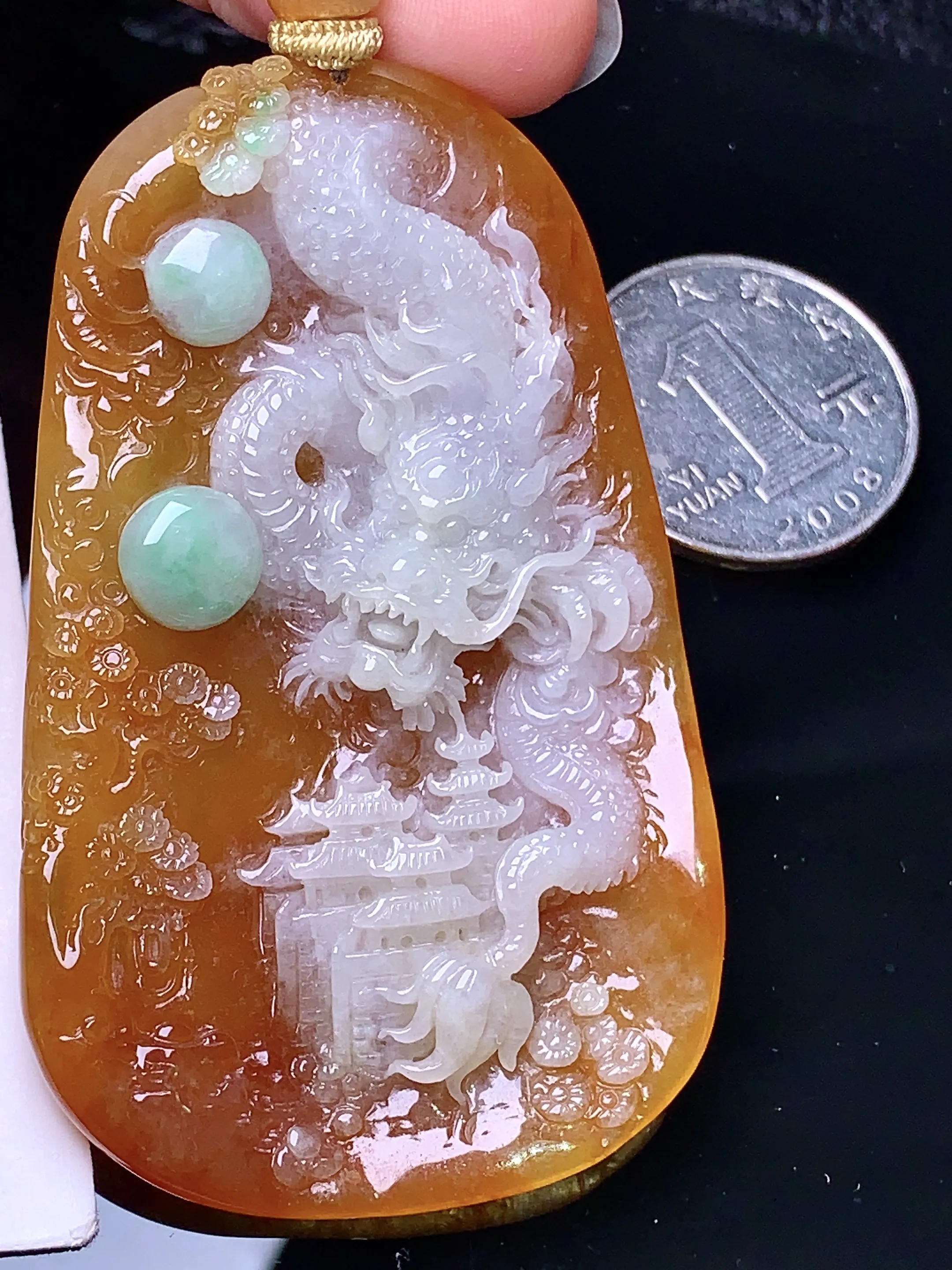 黄翡龙牌吊坠 玉质细腻 色泽清新艳丽 整体尺寸68.3*41.5*8.5