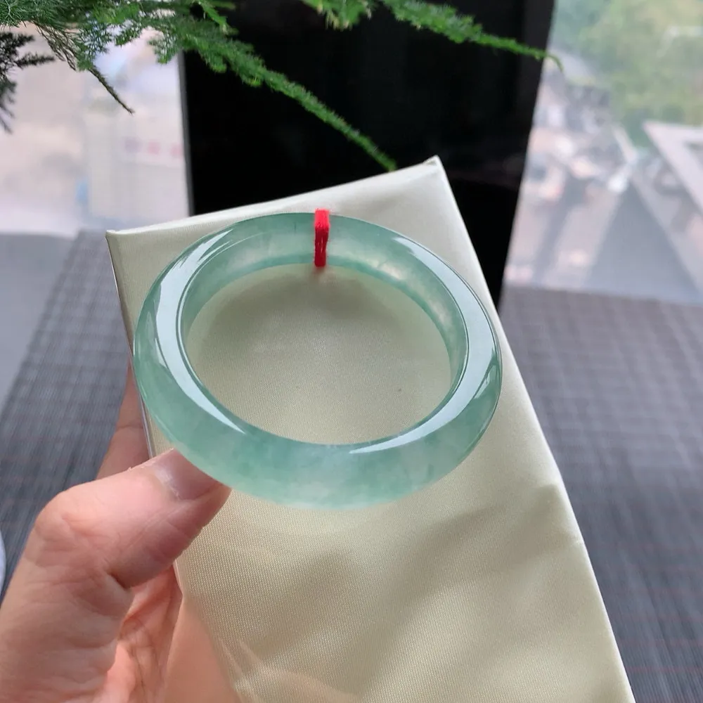 正圈冰玻晴绿 无瑕 尺寸:51.1/10.1/8.8 种色俱佳🥰🥰