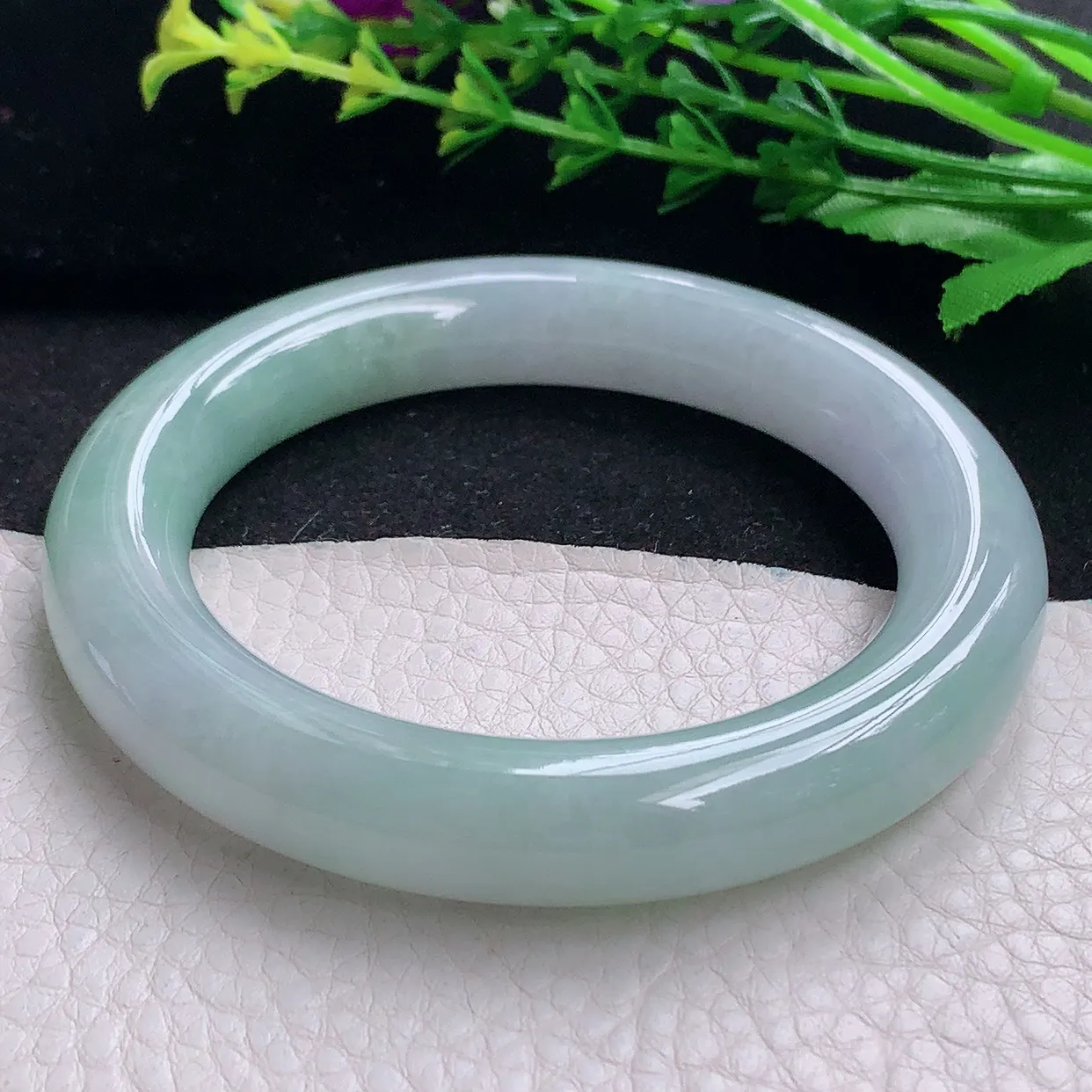 hy自然光57.5*12*11.6胖圆镯 天然缅甸翡翠a货飘绿清新圆条玉镯子 玉手环