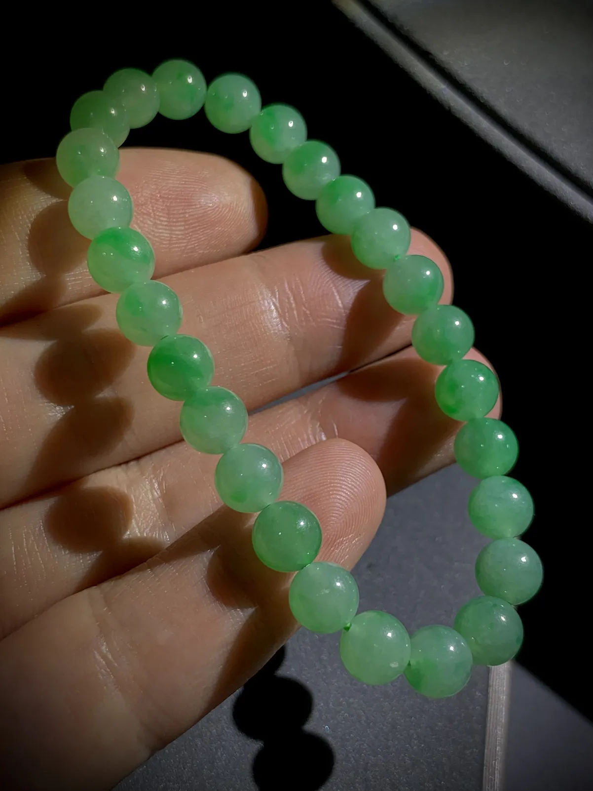 浅绿色手串，直径约6.8mm，26粒，