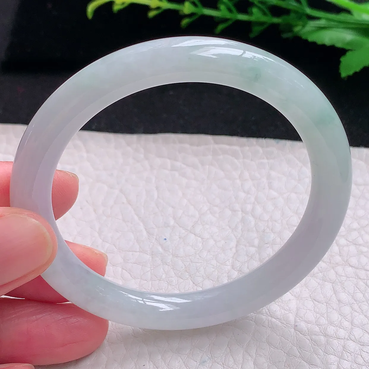 n自然光54.5*8.3美人镯 天然缅甸翡翠a货冰飘花清秀圆条玉镯子 叮当镯