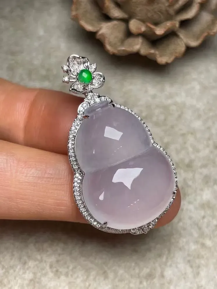 冰种葫芦吊坠、真金真钻镶嵌，种水好，玉质细腻 .裸石尺寸 26.0*19.7