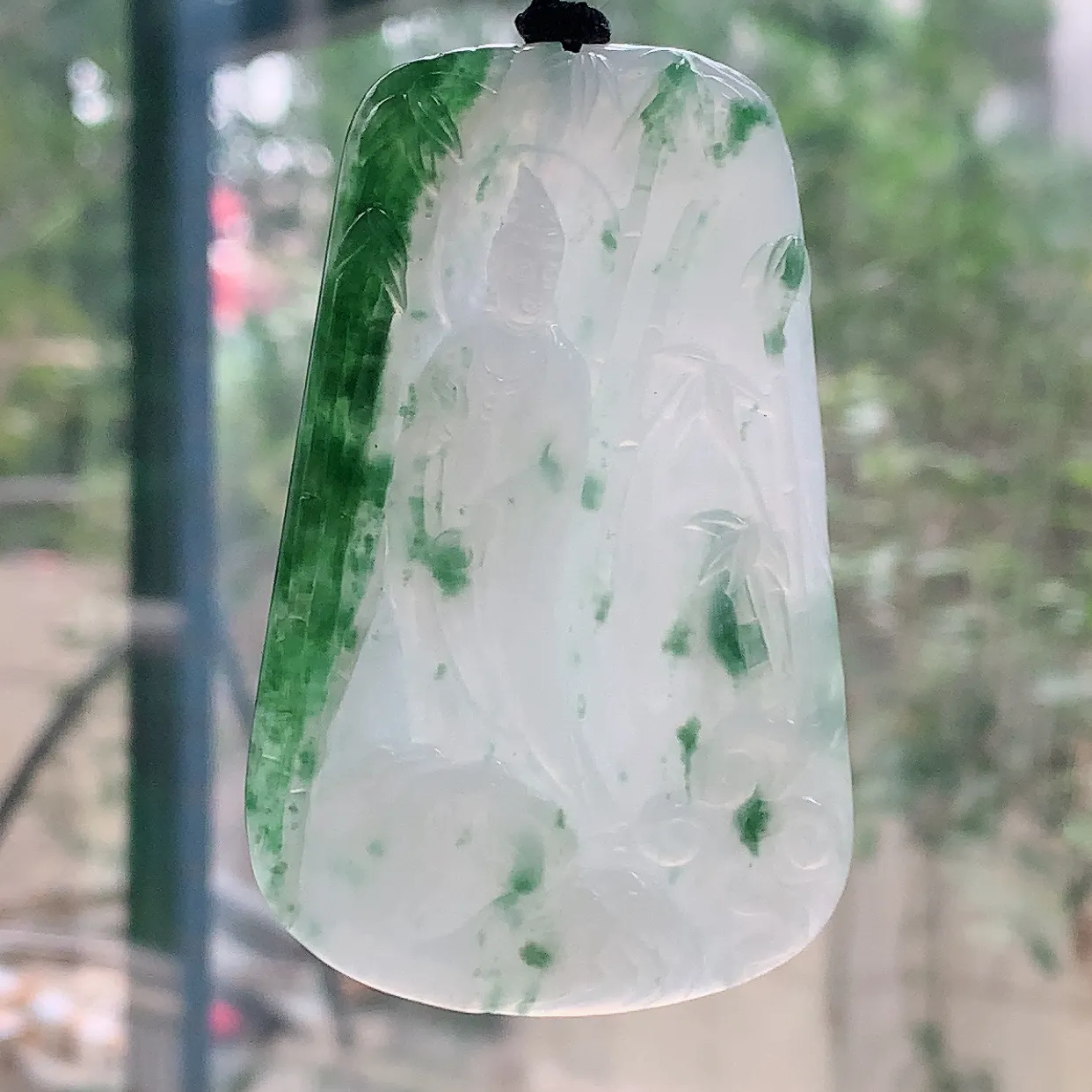 yl自然光68*43*6.4特色满爽天然缅甸翡翠山水观音玉吊坠 玉挂件