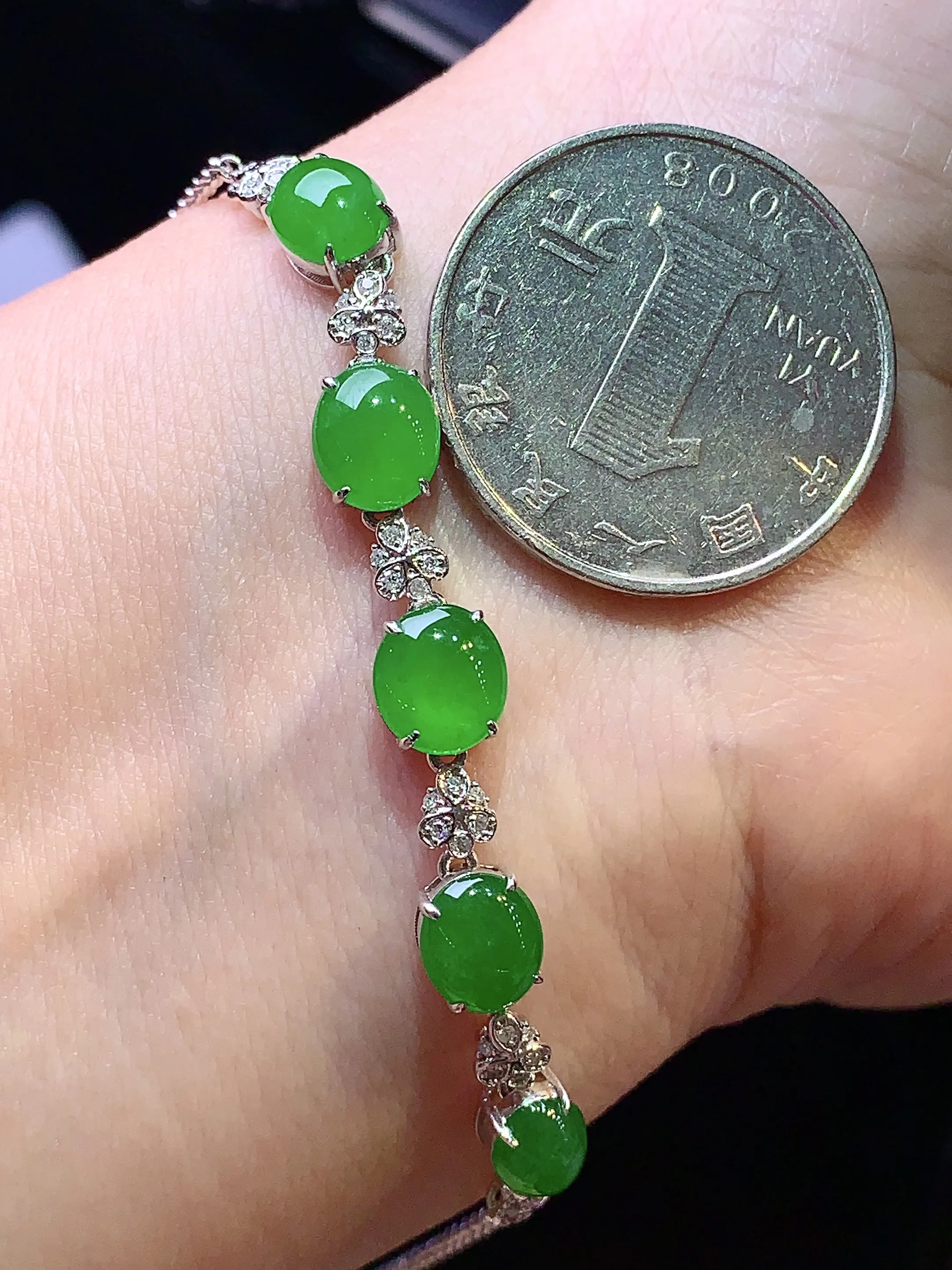 18k金钻镶嵌满绿蛋面手链 玉质细腻 色泽艳丽 整体尺寸66.6*6.6*4.7