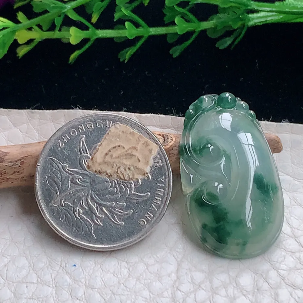 axm自然光32*18*5.5天然缅甸翡翠冰飘花饱满如意玉吊坠 玉挂件