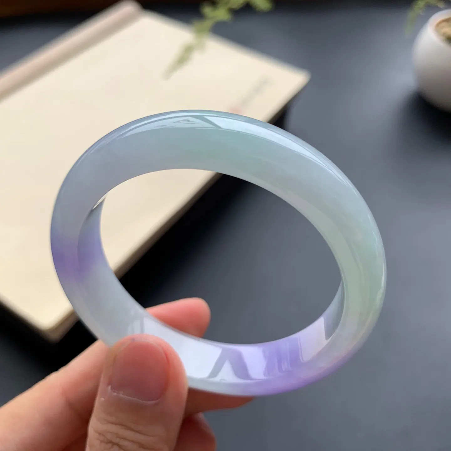 50圈口紫罗兰正圈手镯 尺寸：50-12.5-7.5，无纹裂，细腻光滑，色泽浓郁