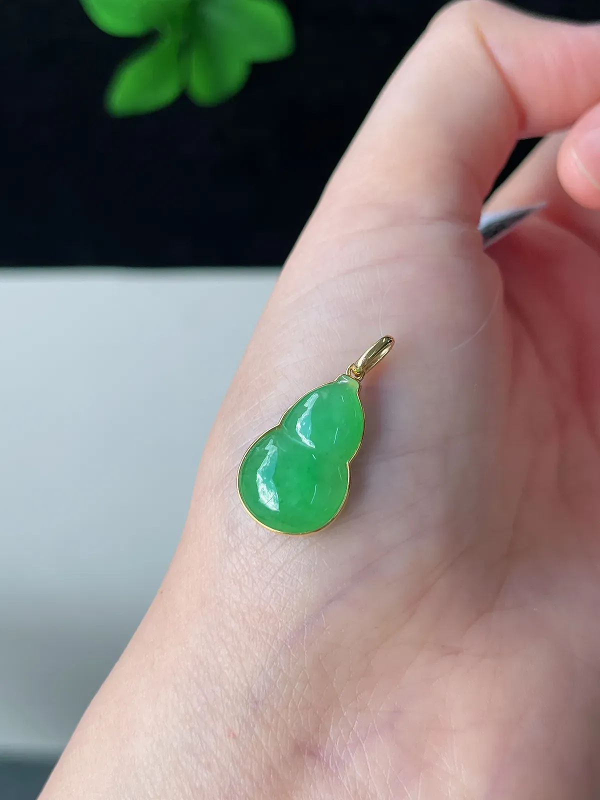 翡翠冰糯种绿色葫芦