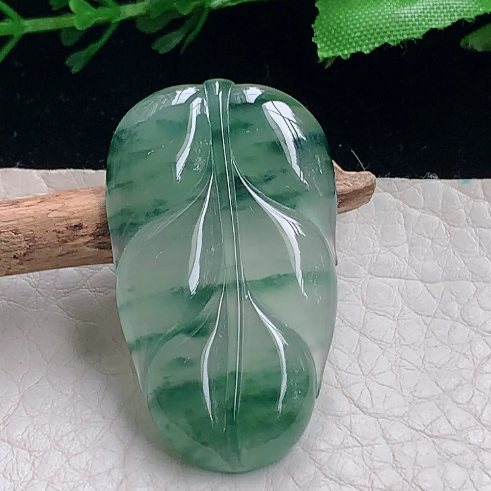 axm自然光38.5*23*4.6天然缅甸翡翠冰飘花饱满叶子 金枝玉叶玉吊坠 玉挂件