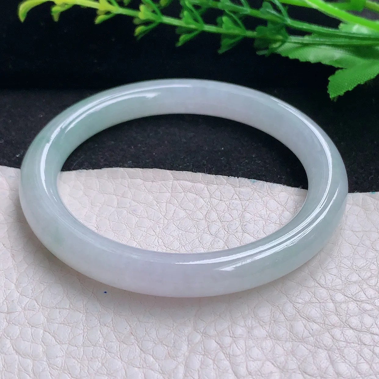 n自然光54.5*8.3美人镯 天然缅甸翡翠a货冰飘花清秀圆条玉镯子 叮当镯