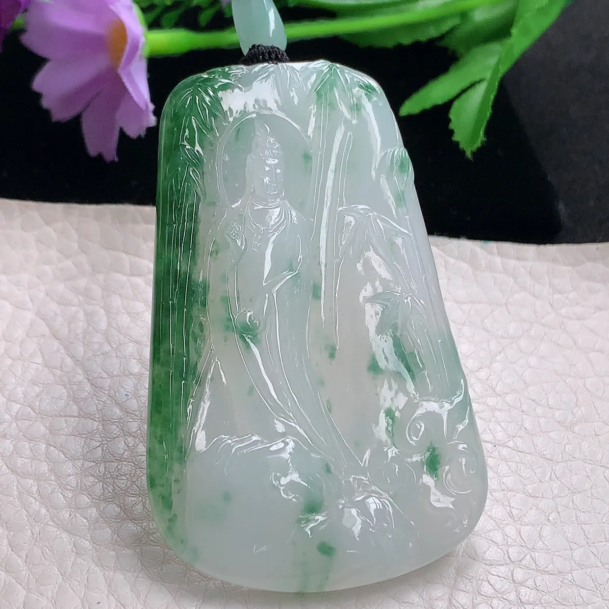 yl自然光68*43*6.4特色满爽天然缅甸翡翠山水观音玉吊坠 玉挂件