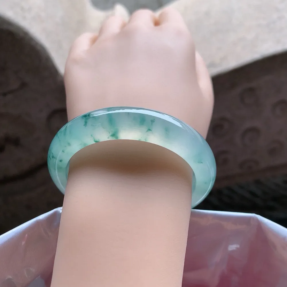 正圈冰玻飘花 无瑕 尺寸:53.4/12.1/8.7 花美 种水好🥰🥰