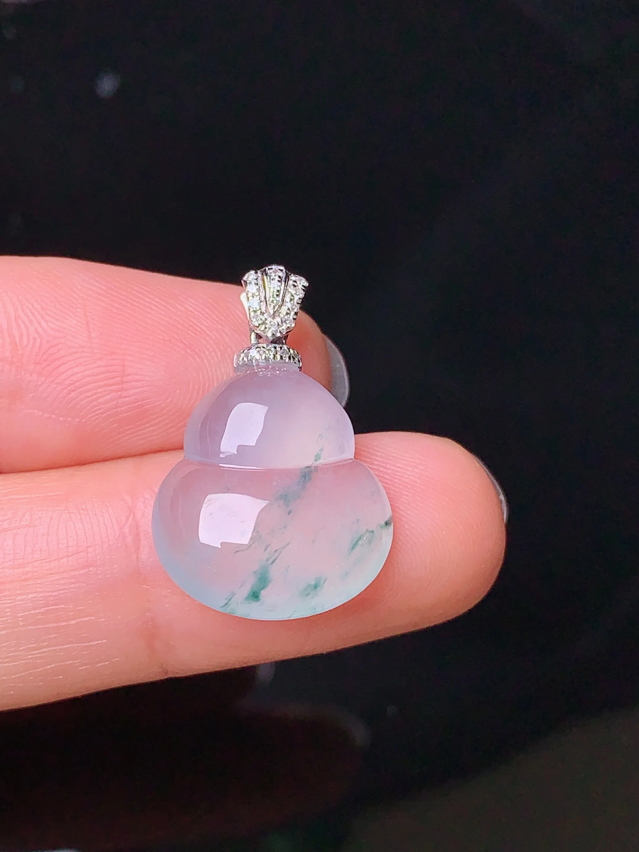 18k金钻镶嵌冰种葫芦吊坠 玉质细腻 色泽艳丽 整体尺寸23.3*15*4.6