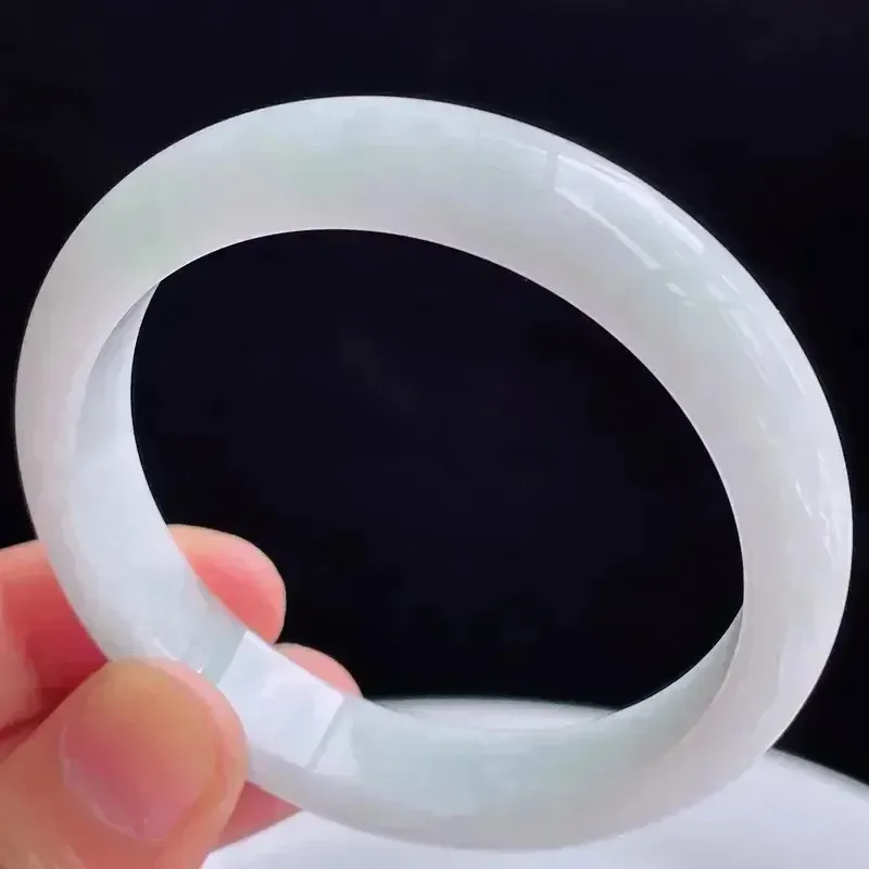 自然光拍摄天然翡翠A货好种水54mm正圈手镯 45.64克