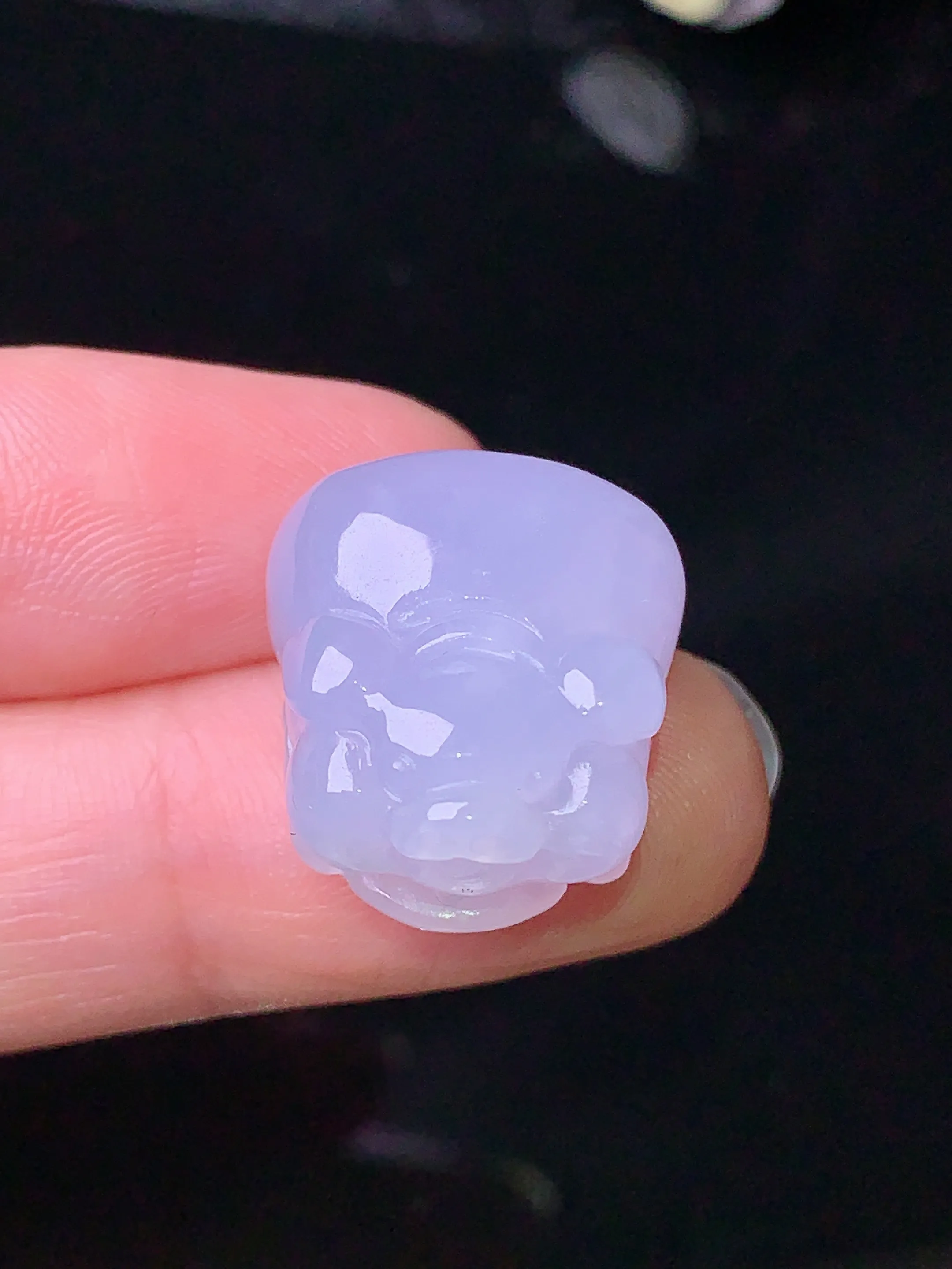 淡紫罗兰生肖猪吊坠 玉质细腻 色泽清新艳丽 整体尺寸17.5*16.2*10.5