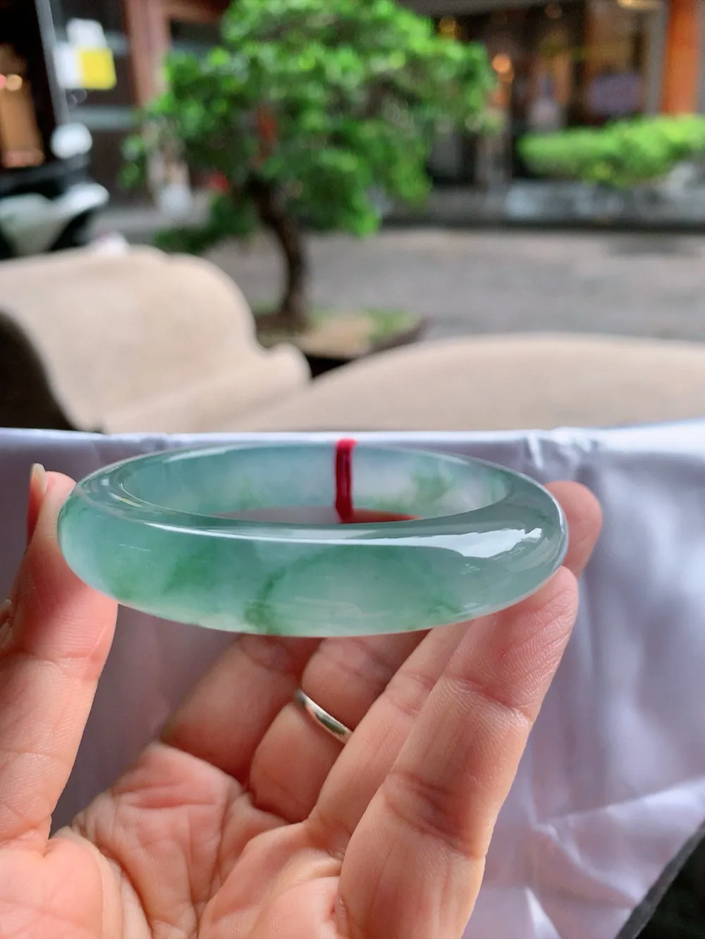 正圈冰玻飘花 无瑕 尺寸:55.2/12.5/9.3 花美 种水好