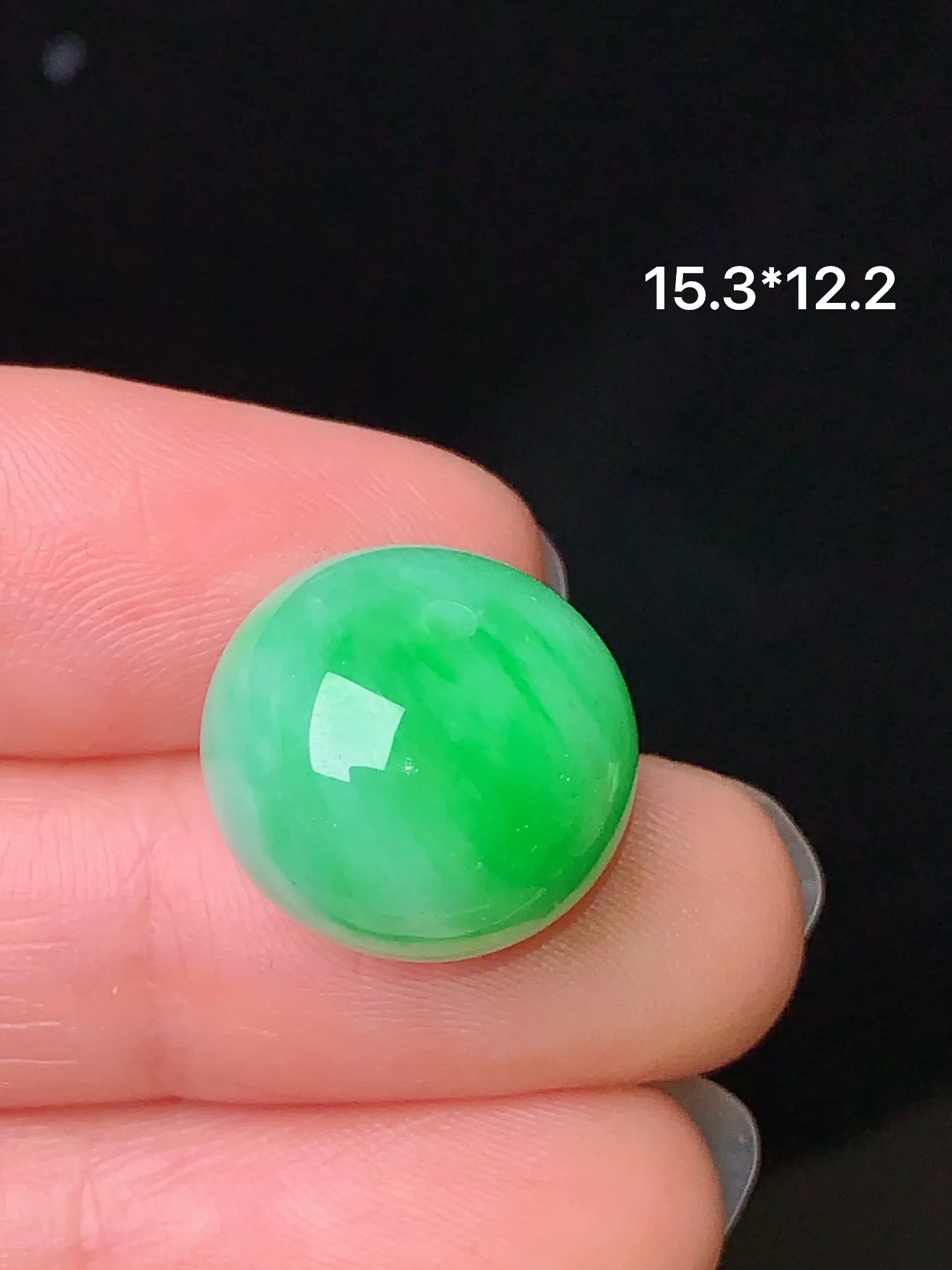 翠绿路路通吊坠 玉质细腻 色泽艳丽 整体尺寸15.3*12.2