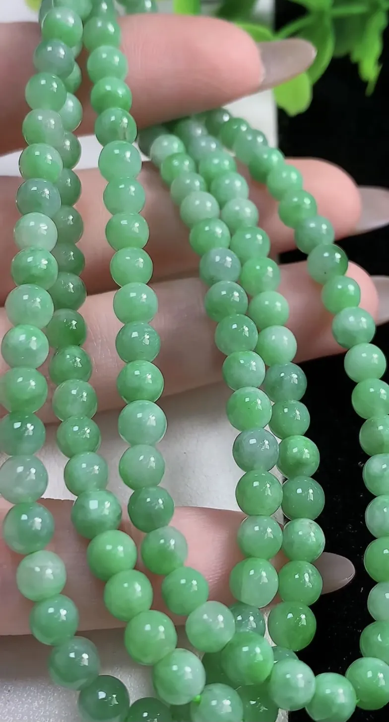 翡翠a货满绿圆珠项链135颗，尺寸5.1，重:31.39g