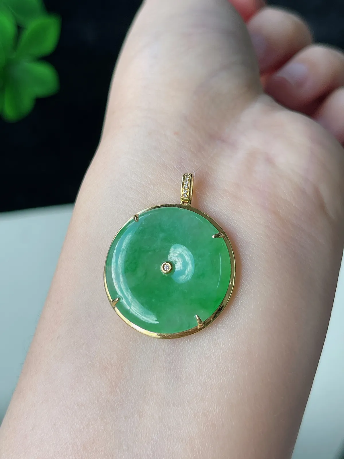 翡翠冰糯种浅绿色平安扣