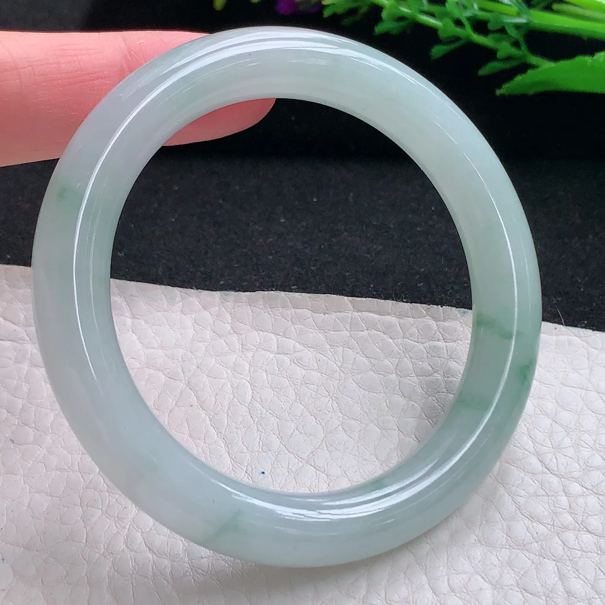 r自然光55*10*9.5美人镯 天然缅甸翡翠a货冰飘花圆条玉镯子 玉手环