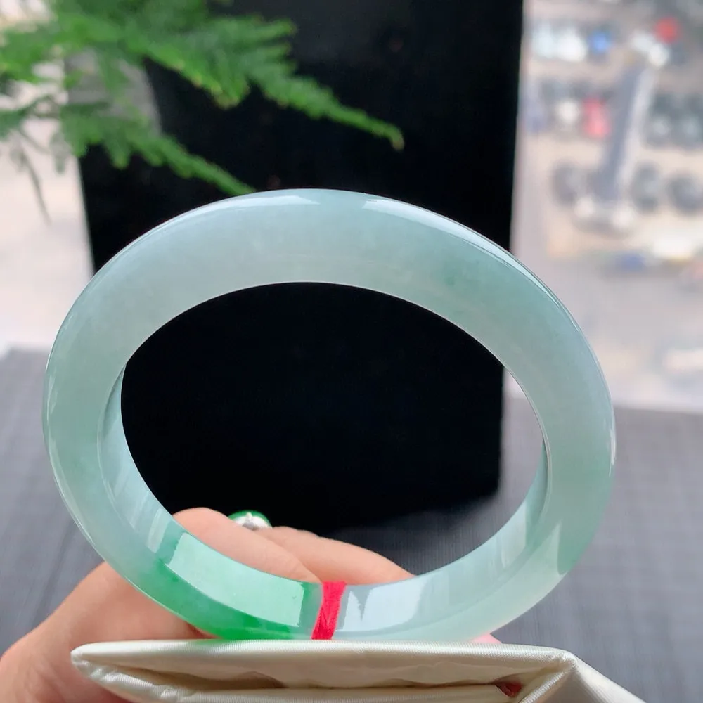 正圈冰阳绿 无瑕 尺寸:56.6/10.9/8.8 种色兼备