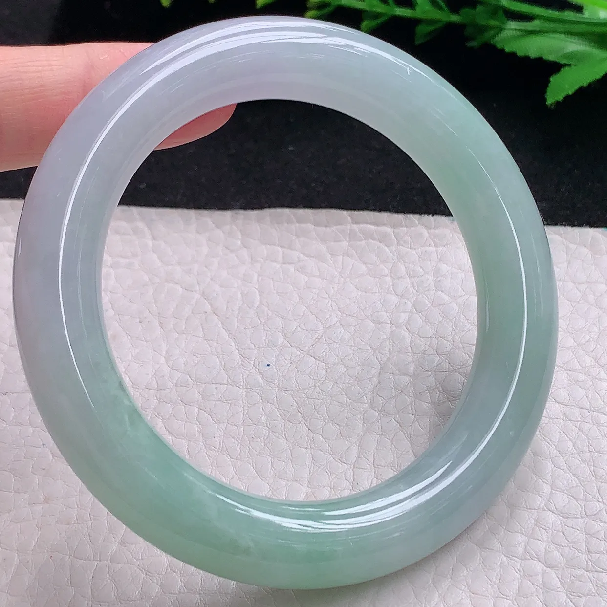 hy自然光57.5*12*11.6胖圆镯 天然缅甸翡翠a货飘绿清新圆条玉镯子 玉手环