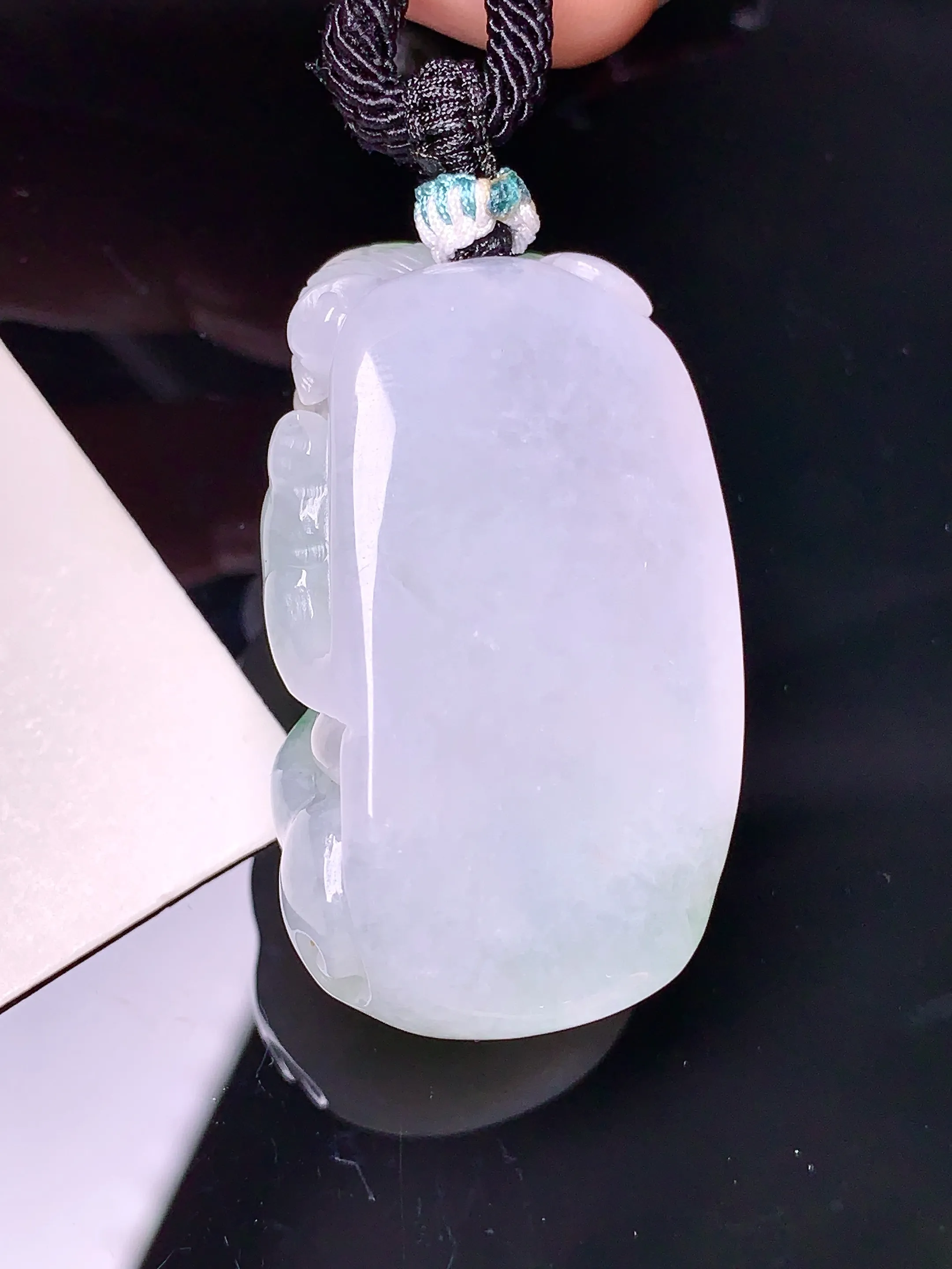 飘绿生肖羊吊坠 玉质细腻 色泽清新艳丽 整体尺寸40.5*20.5*13.5